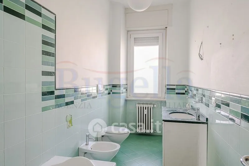 Salles de bain - Rear-Facing Apartment with Balcony in Cossato