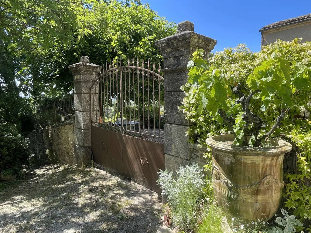 Aed - Historic Property with Pool and View near Vaison