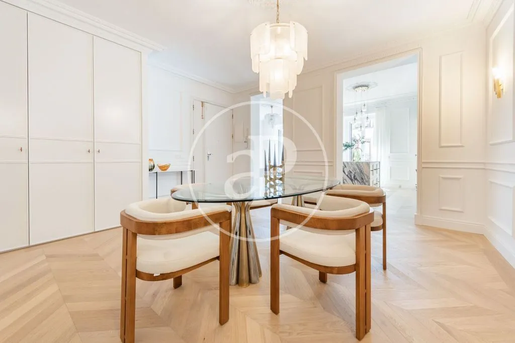 Sala da pranzo - Refurbished Flat with Balcony in Chueca, Madrid