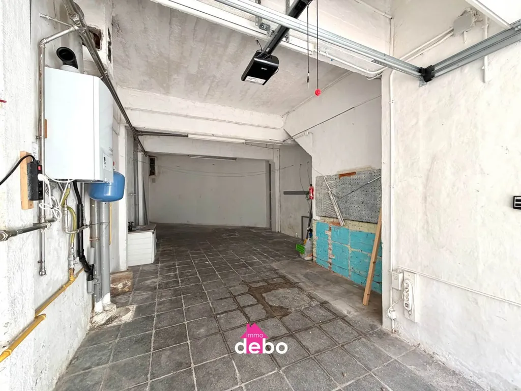 Garage - Maison Familiale avec Garage Spacieux à Ostende
