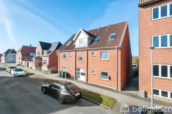 Exterior - Renovated 1-Bed Flat with Balcony in Esbjerg