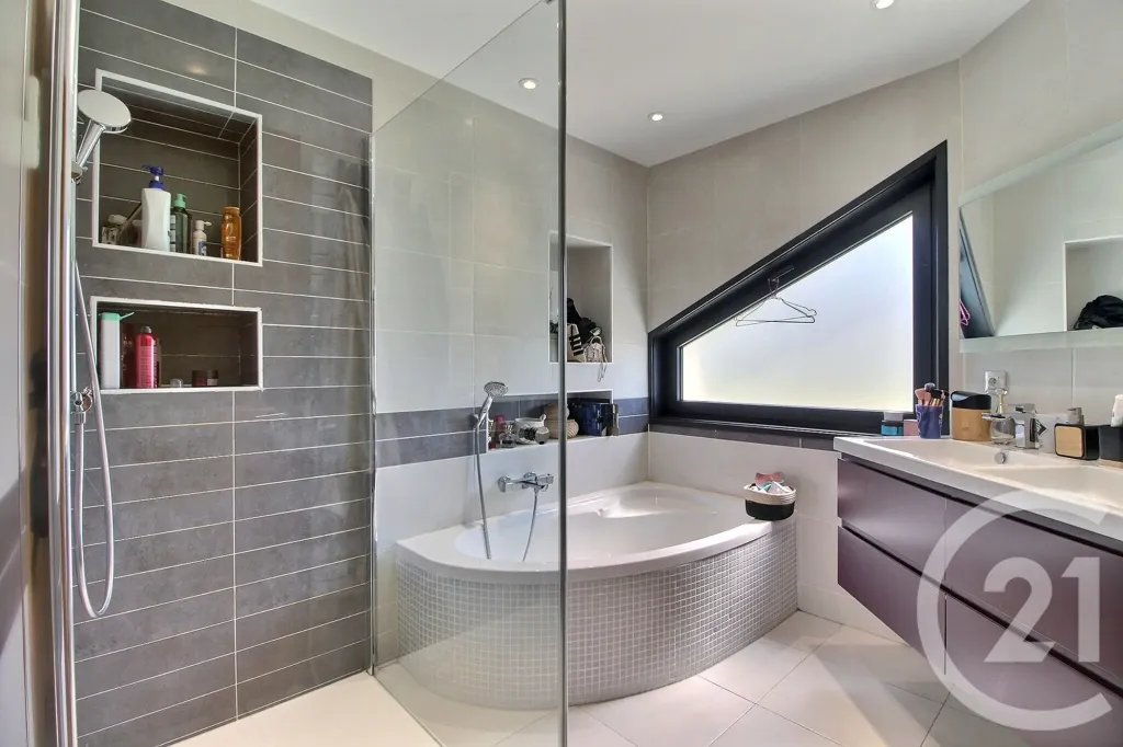 Salles de bain - Villa avec Piscine Chauffée à Allinges