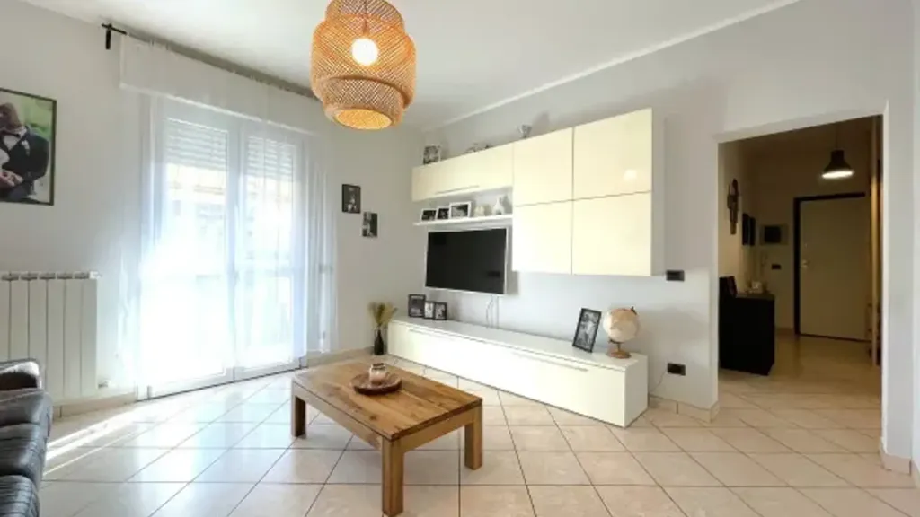 Séjour - Rear-Facing Apartment with Balcony in Carpi