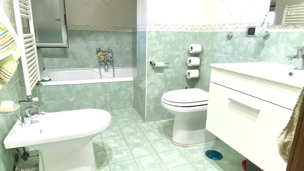 Bagni - Appartamento con terrazzo in parco ad Acerra
