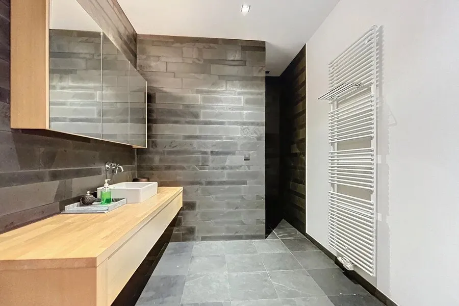 Bathrooms - Rear House with Garden in Châtelain, Ixelles