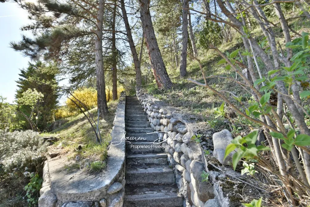 Pièces - Maison en Position Dominante avec Vue à Serres
