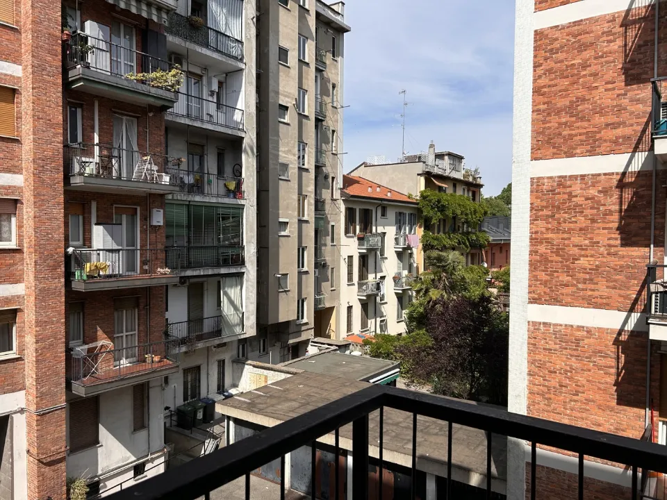 Balcone - Rusticated 2-Bedroom Apartment in Milan