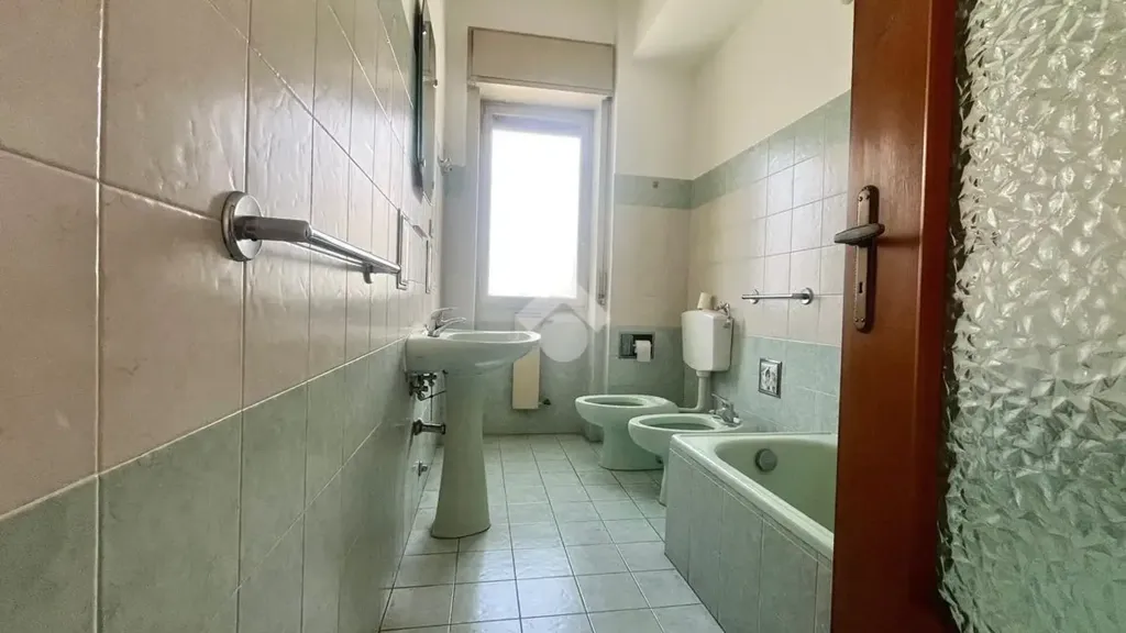 Bagni - Appartamento con tre balconi a Catania