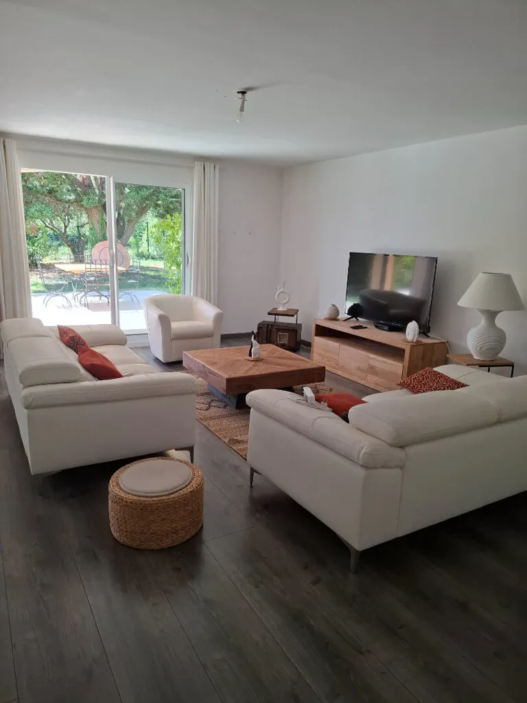 Elutuba - Fully Renovated Maison with Garden in Domazan