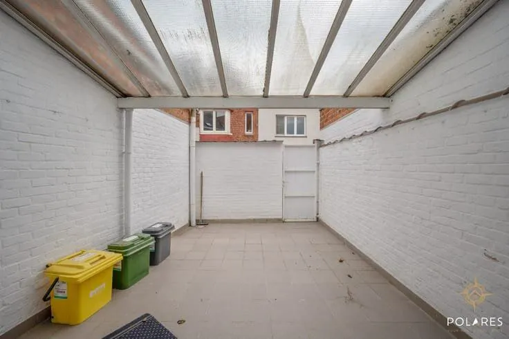 House with Separate Ground Floor Unit in Centre