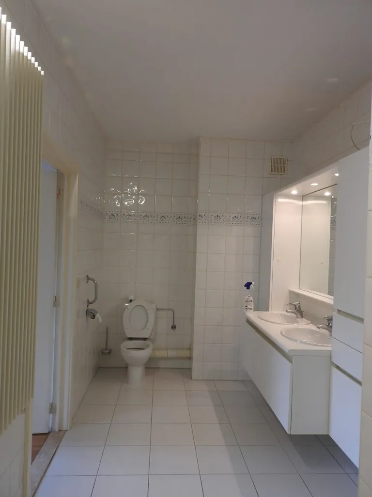 Salles de bain - Duplex avec Terrasse et Vue sur le Vert à Brasschaat