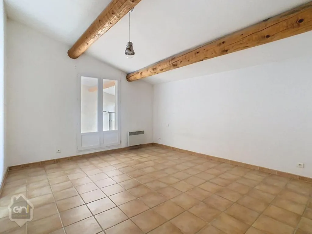 Pièces - Maison de Village avec Cour et Terrasse à Senas