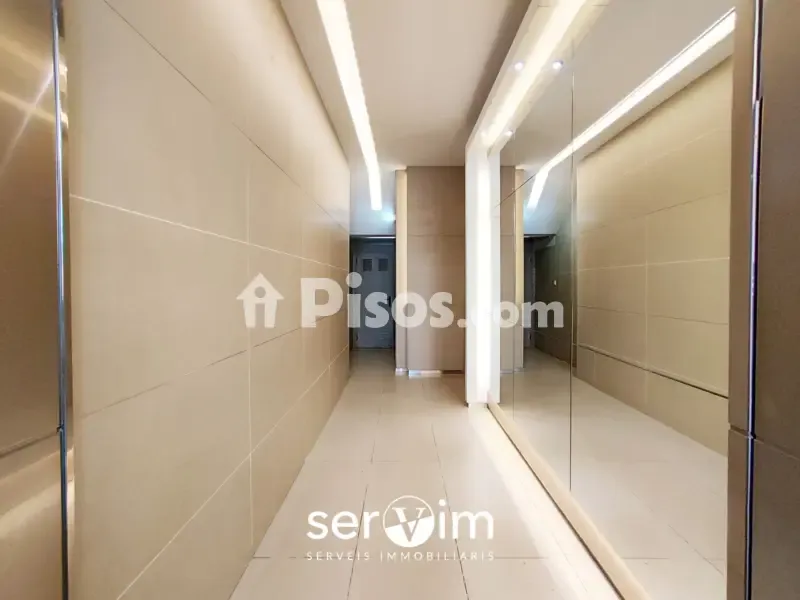 Esik - Apartment with Balcony in Girona Centre