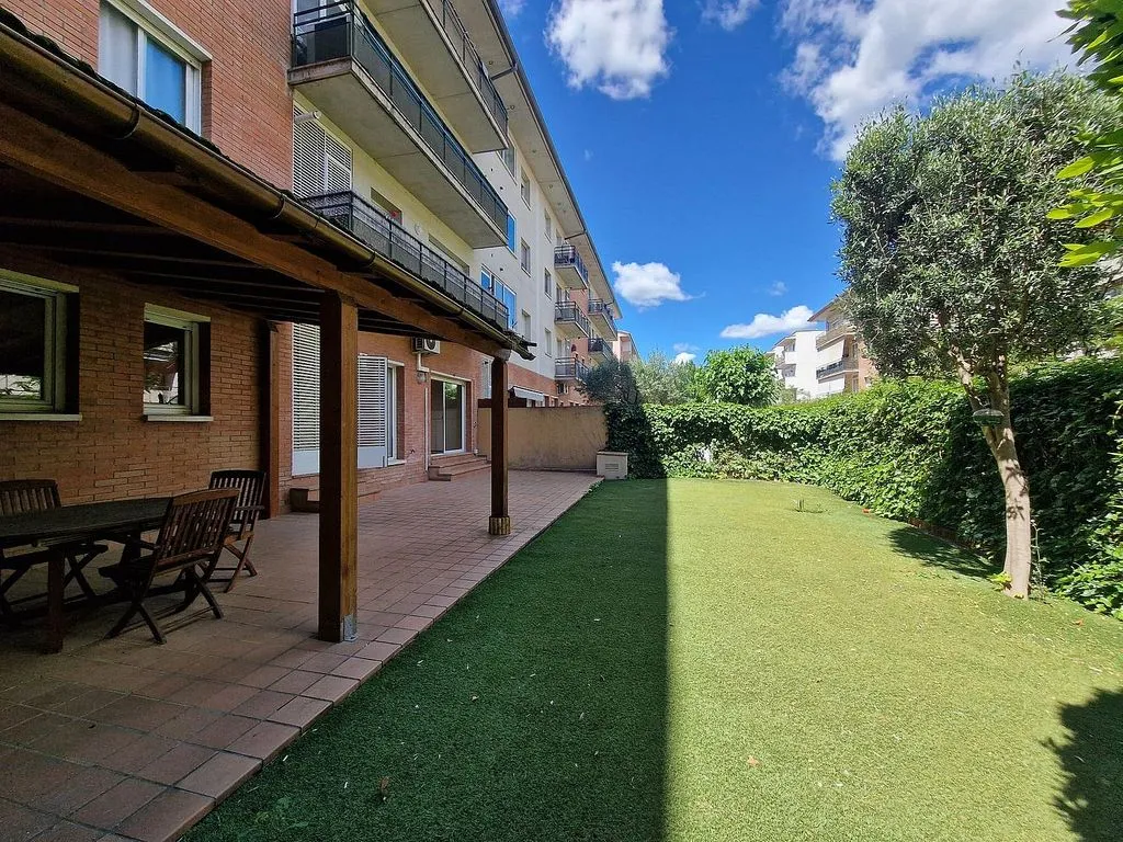 Terrasse - Modern Ground Floor Flat with Garden in Montilivi