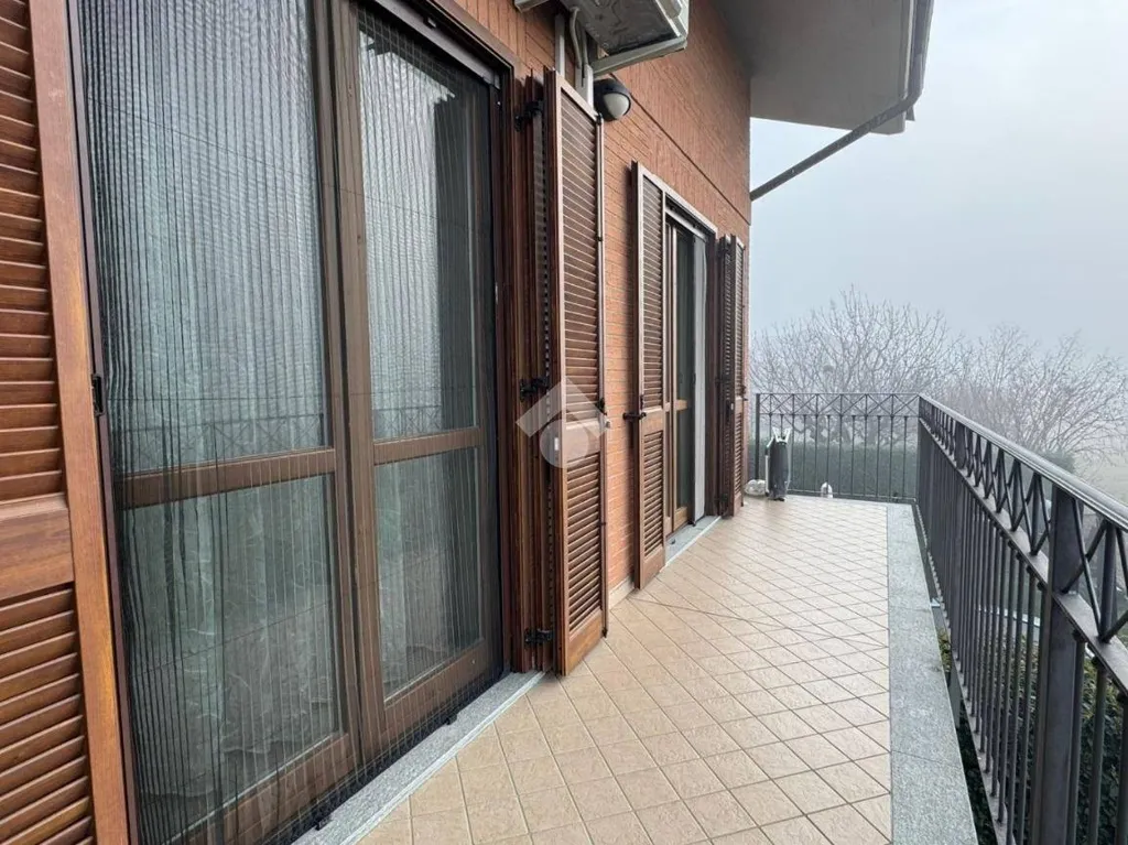 Rõdu - 5-Bedroom Apartment with Terrace in Rivalta di Torino