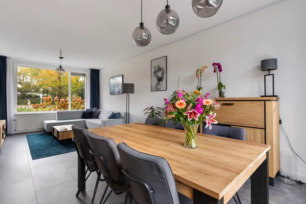Sala da pranzo - Energetically Efficient Semi-detached House with Garden in Gouda