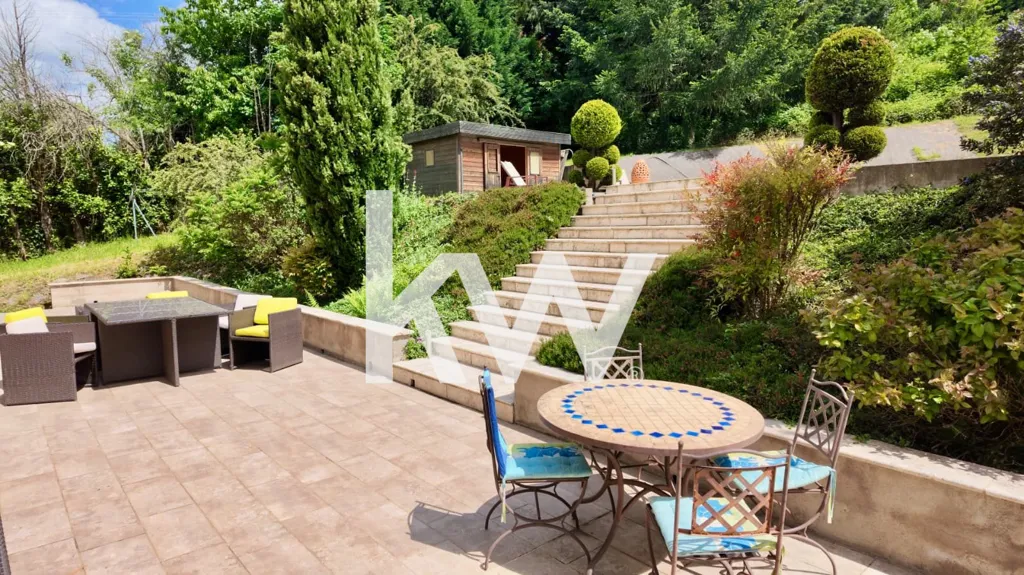 Terrass - Detached House with Pool in Saint-Chamond