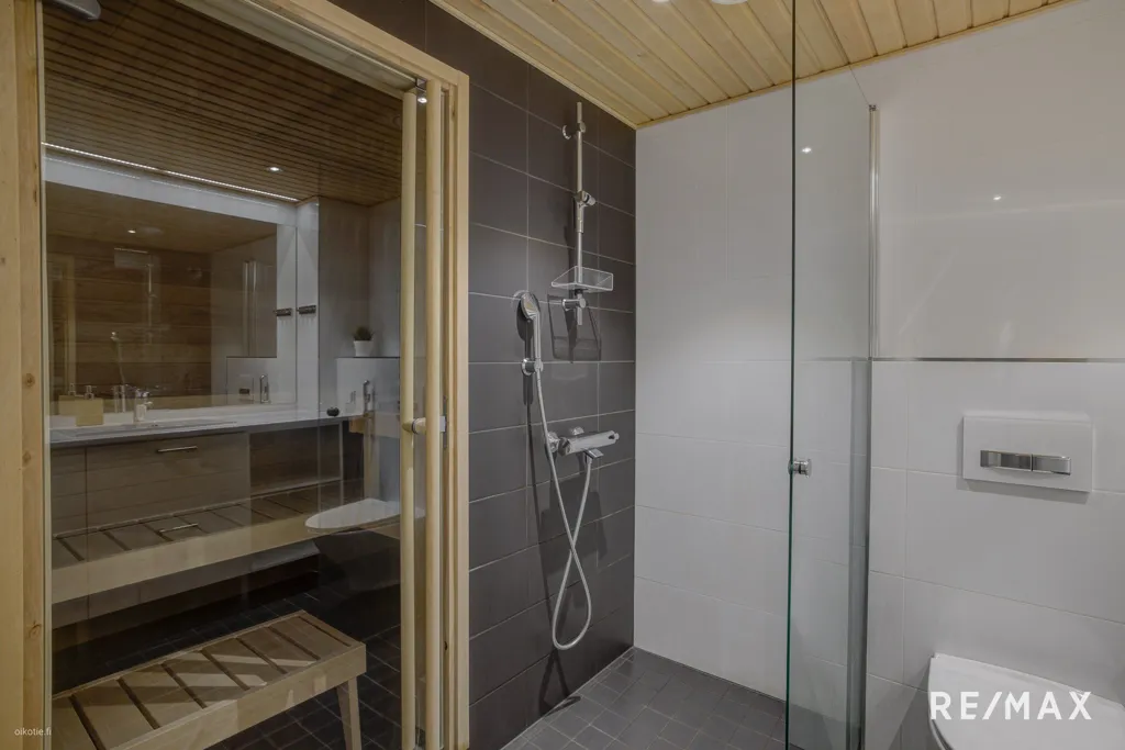 Vannitoad - 3/5-Bedroom Apartment with Sauna in Espoo