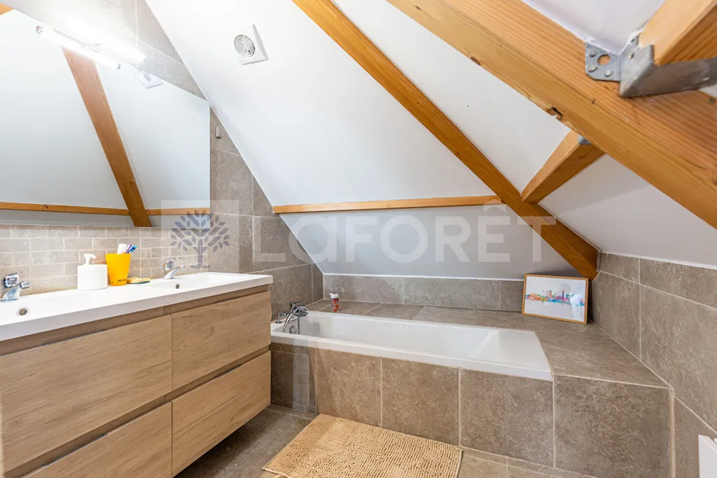 Salles de bain - Appartement Duplex T5 avec Cave à Seynod