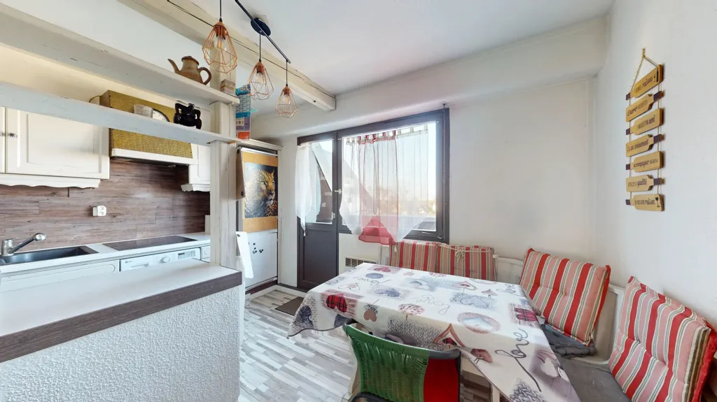 Kitchen - Two-Bedroom Flat with Balconies in Hoenheim