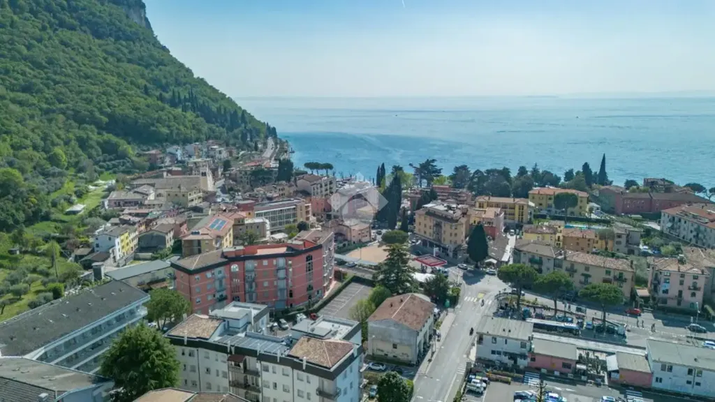 Rustic Studio with Lake View in Garda