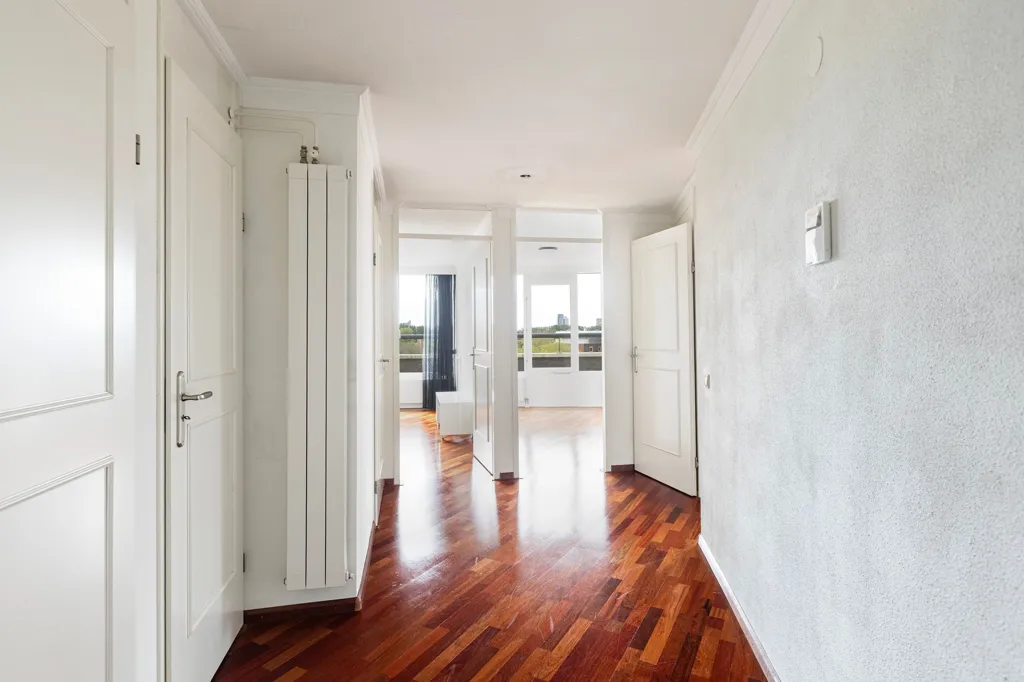 Esik - Penthouse with Panoramic Views in Rotterdam