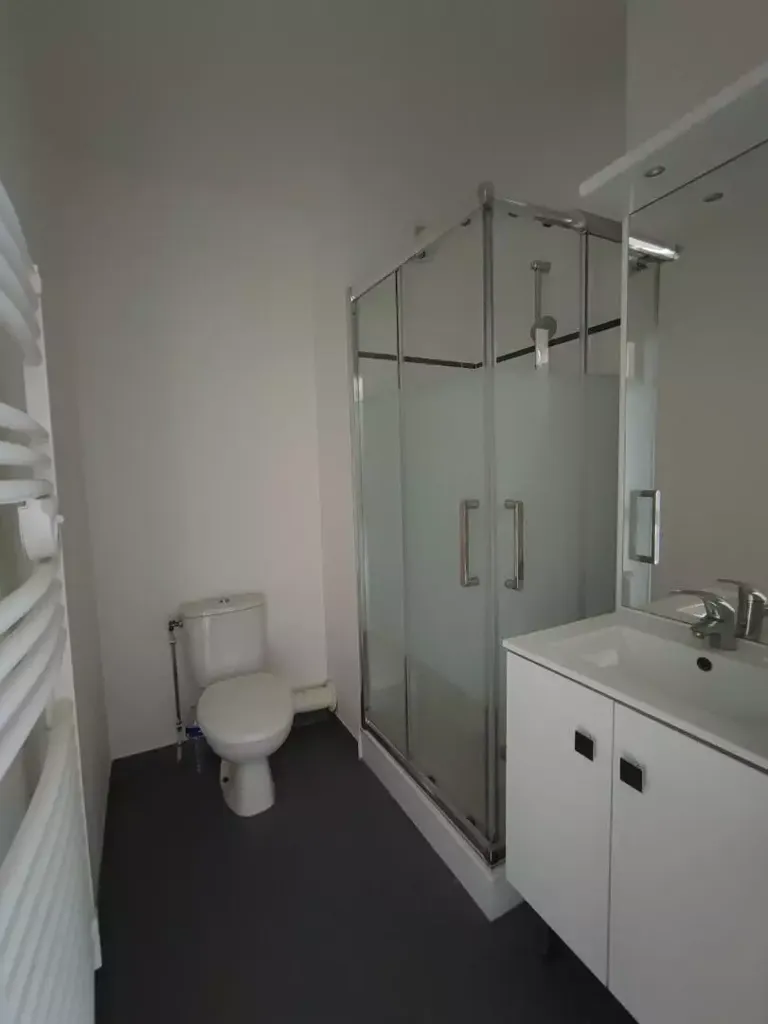 Salles de bain - Appartement 4 pièces avec balcon à Lognes