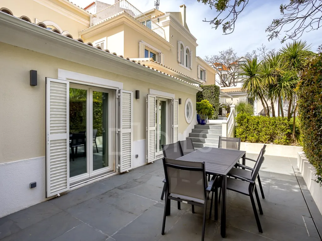 Terrasse - Isolated T5 House with Pool in Monte Estoril