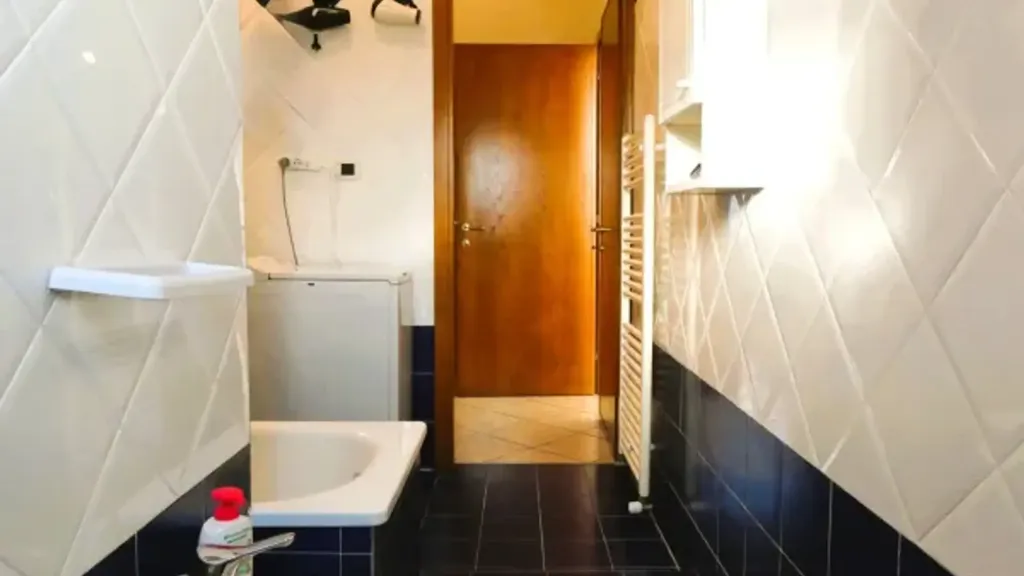 Bagni - Appartamento ristrutturato con posto auto a Empoli