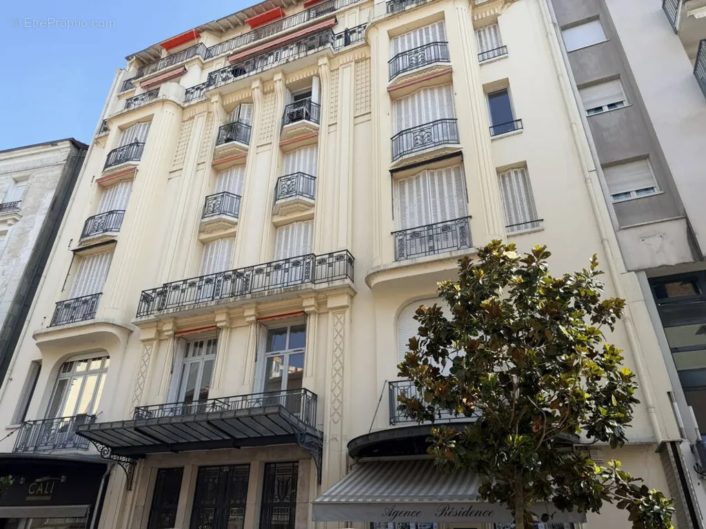Esterno - Art Déco Flat with Balcony in Vichy Centre