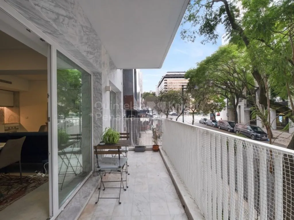 Balcone - 1-Bedroom Apartment with Balcony in Lisbon