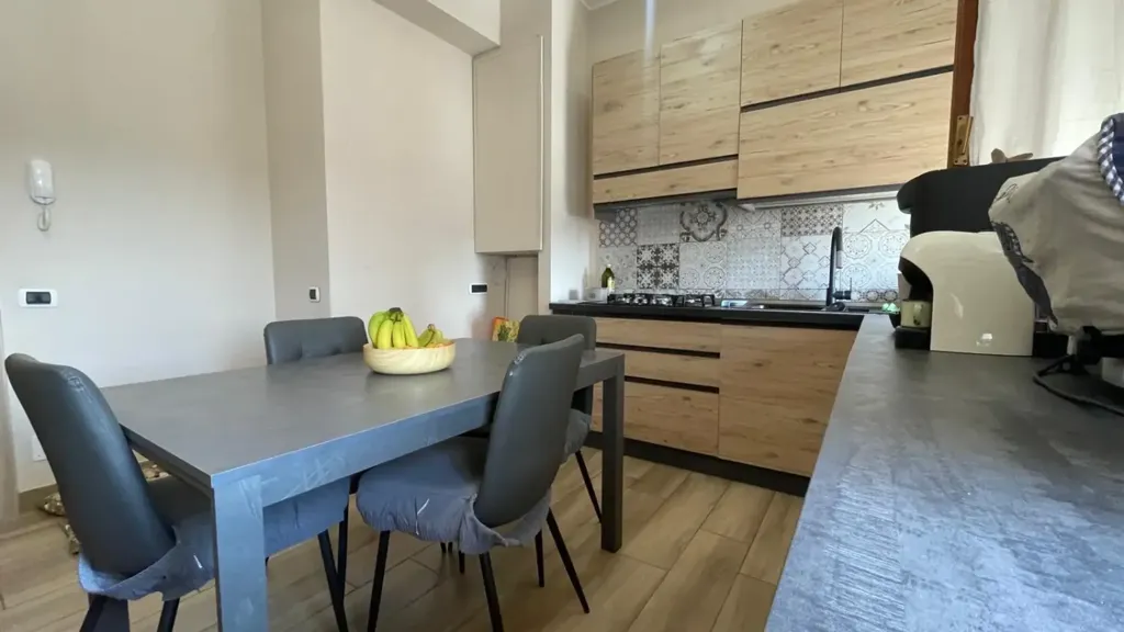 Salle à manger - Modernised Apartment with Balcony in Piacenza