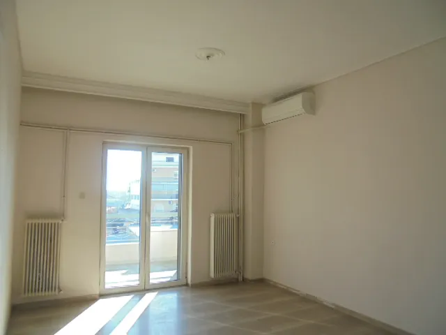 Pièces - City View Flat with Parking in Central Greece