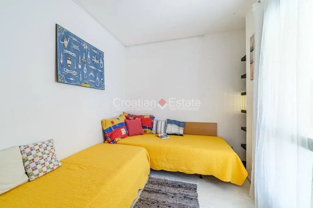 Bedrooms - Family House with Pool near Postira