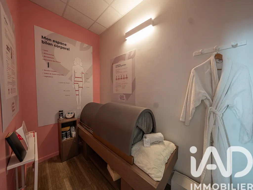 Bedrooms - Established Salon in Commercial Zone, Aubenas