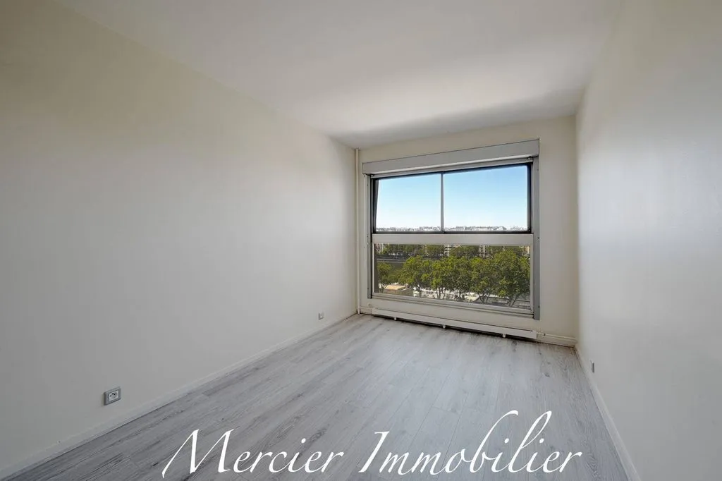 Pièces - Appartement d'Angle avec Vue Panoramique sur Seine à Paris