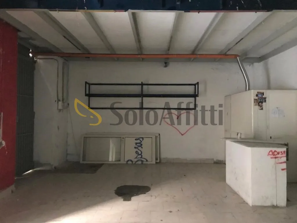 2-toaline ärihoone asukohas Napoli