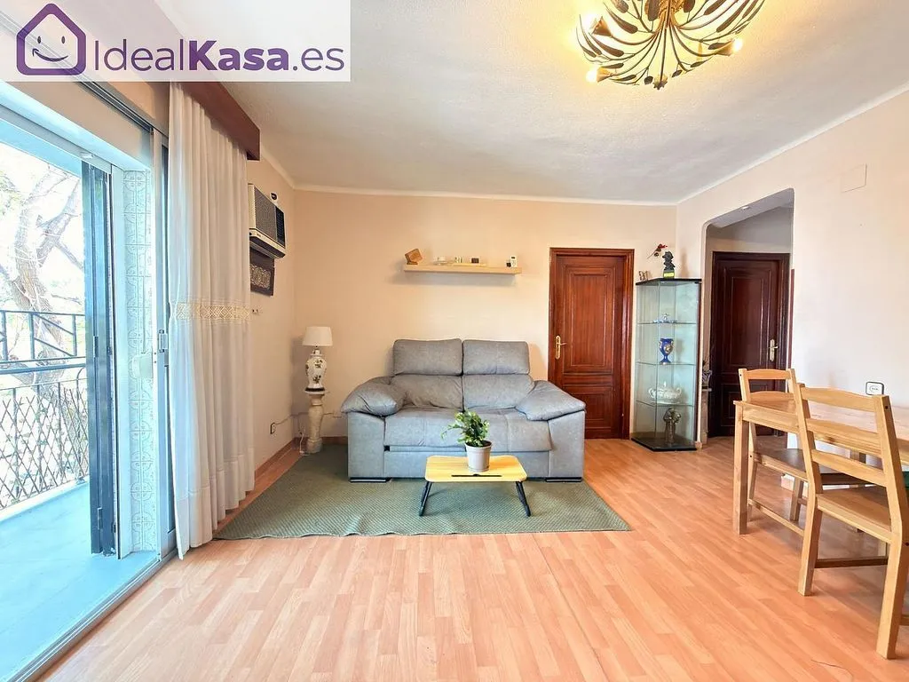 Elutuba - 3-Bedroom Flat with Terrace in Los Pájaros