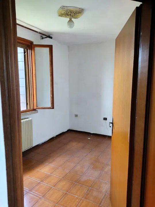Toad - Spacious Three-Bedroom Apartment with Terrace in Adria