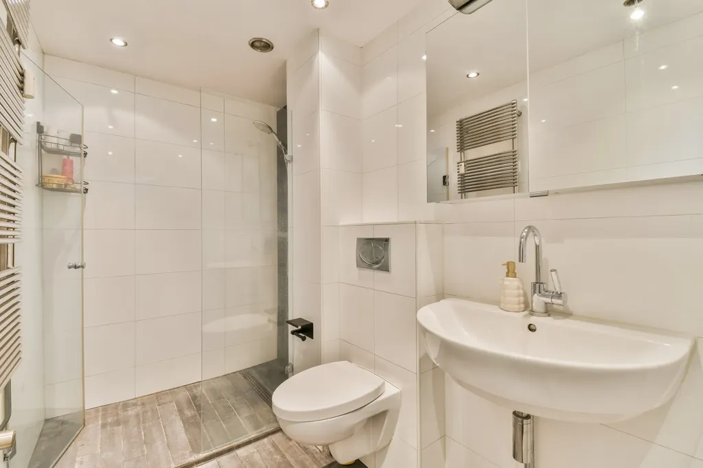 Vannitoad - Split-Level Apartment with Water View in Amsterdam