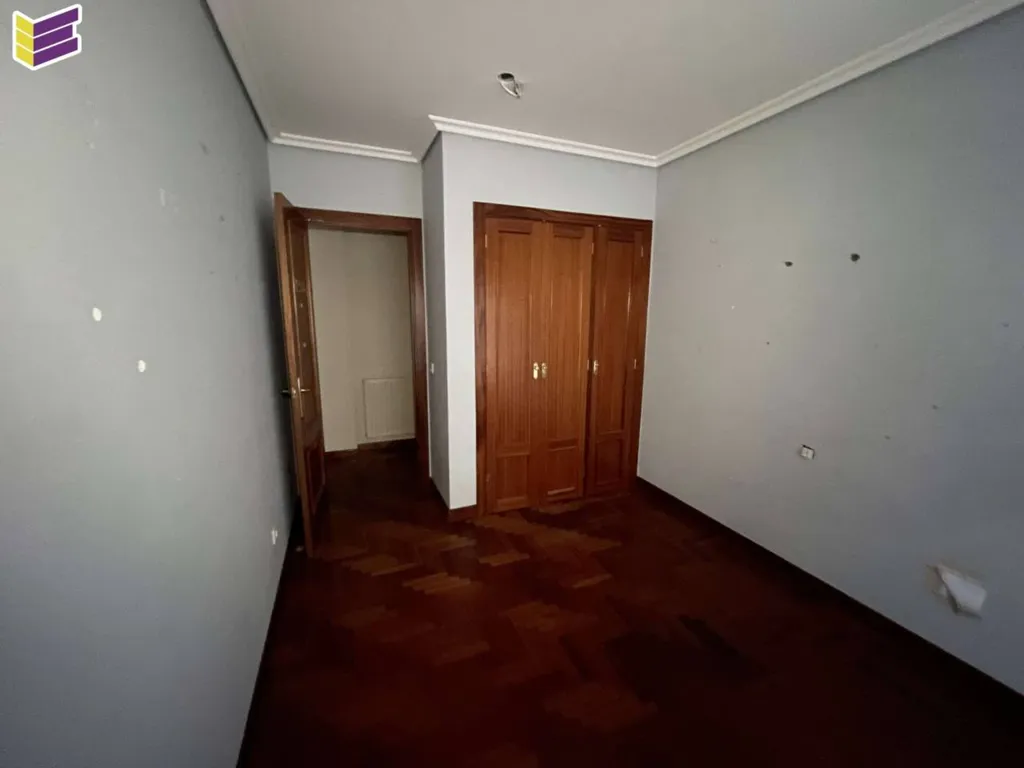 Pièces - Apartment with Large Windows in Vigo
