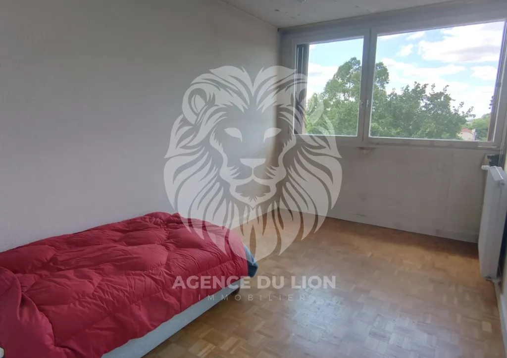 Schlafzimmer - 3-Bedroom Flat to Renovate in Beauchamp Centre
