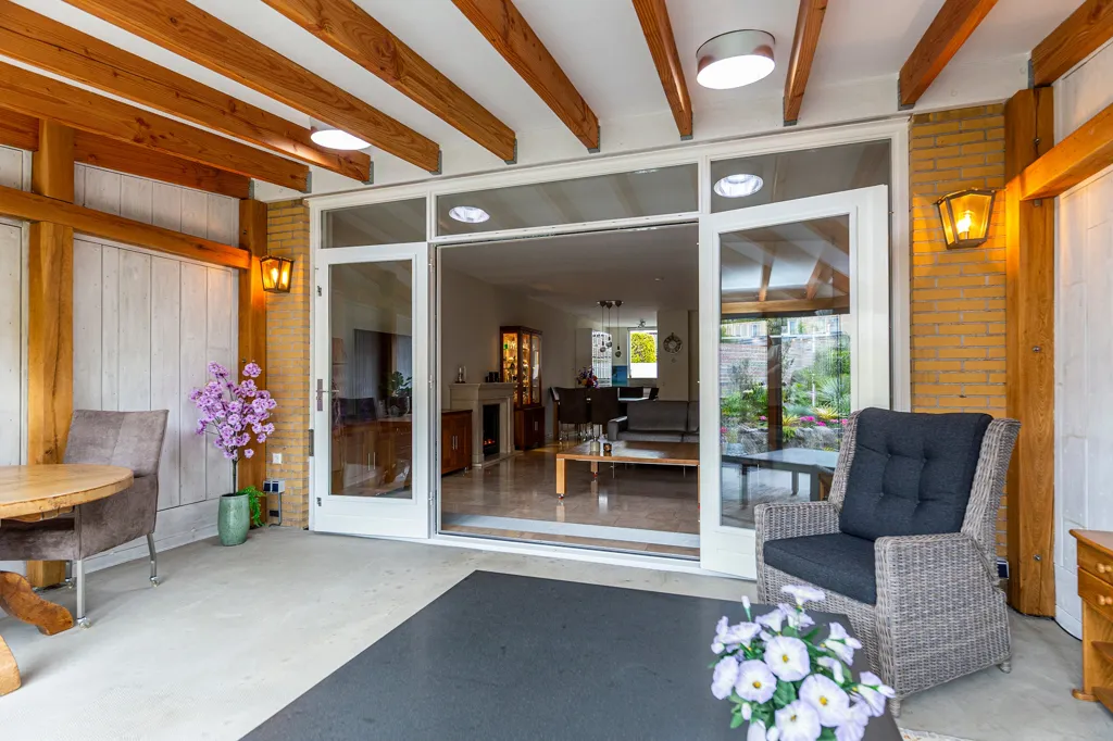 Terrass - Estate-Style House with Balcony in De Strijp