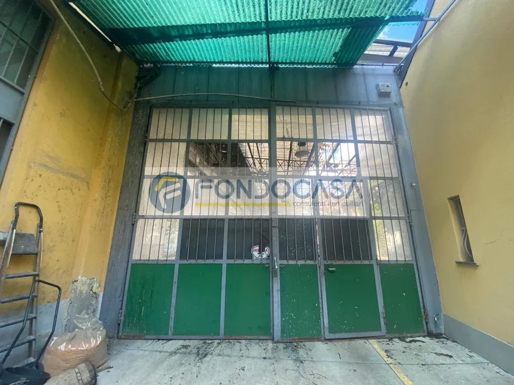 Garage - Buildable Land in Milan, Pasteur