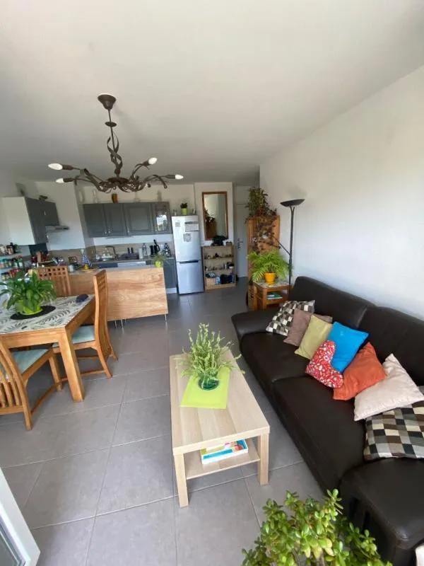 Séjour - Appartement Lumineux avec Terrasse et Garage