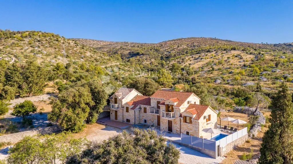 Vista aerea - Traditional Villa with Pool in Nerežišća