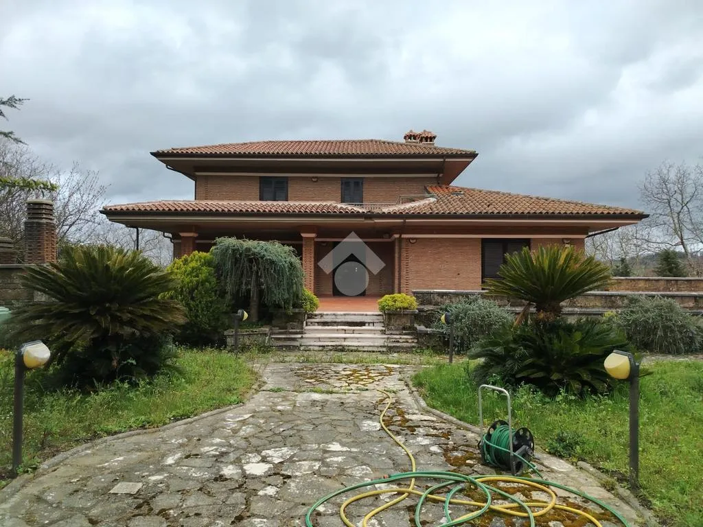 Välivaade - Villa with Garden in Altavilla Irpina