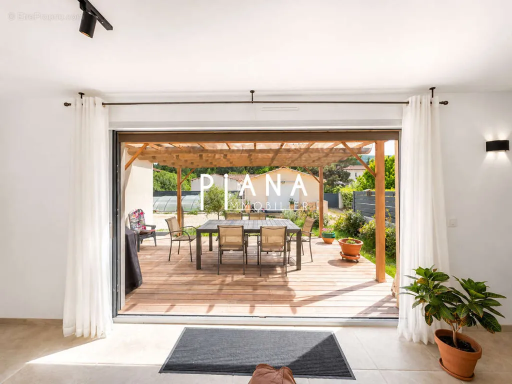 Terrass - Eco-Friendly Villa with Pool in Saint-Zacharie