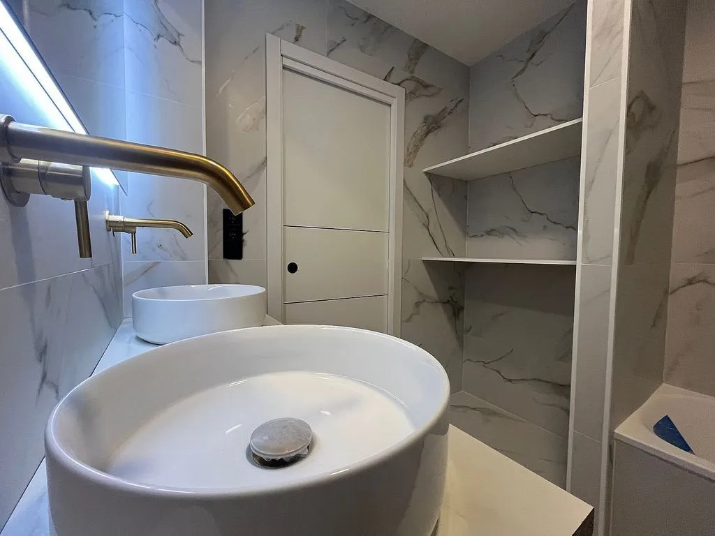 Bathrooms - Apartment with Terrace in Canillas, Madrid