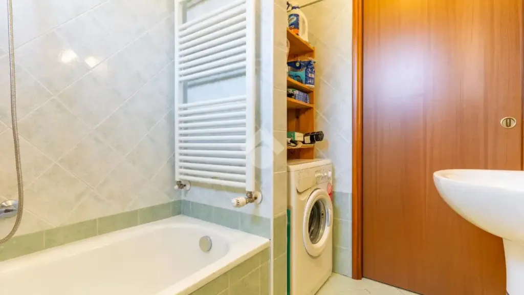 Salles de bain - Trilocale with Balcony in Ferrara